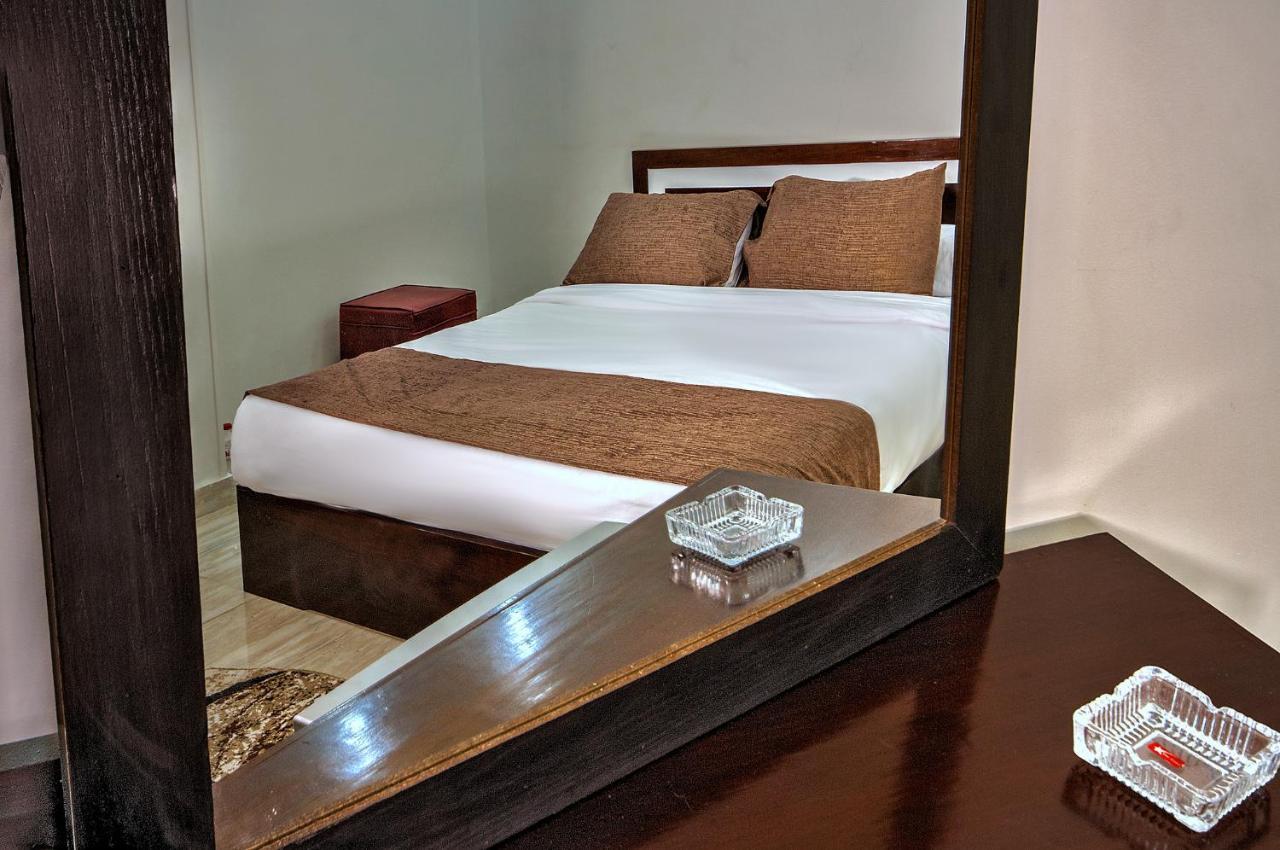 Tut Pyramids View Hotel Kafret el-Gabal Kültér fotó