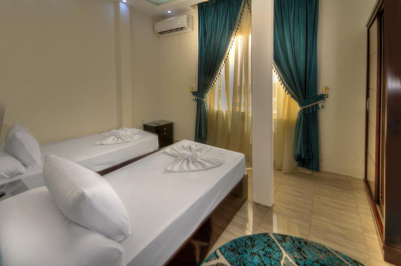 Tut Pyramids View Hotel Kafret el-Gabal Kültér fotó
